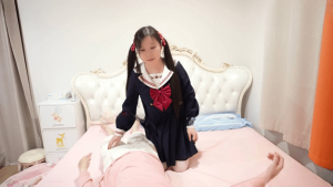 抓住长发及腰双马尾猛烈后入