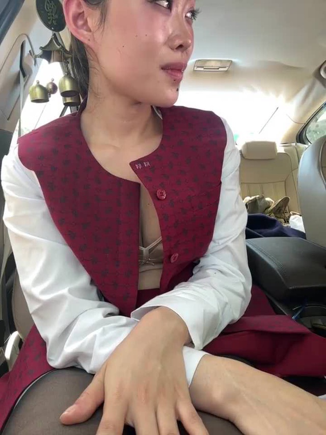 空姐和机长吃鸡舔穴舔脚无套啪啪