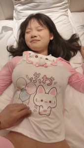 长筒袜内射童颜巨乳学生嫩妹