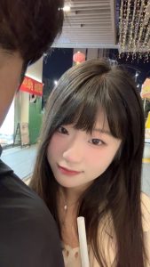 情侣在大学寝室偷偷做爱还看直播