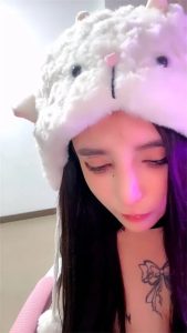 下海放不开奶子够大纹身小太妹