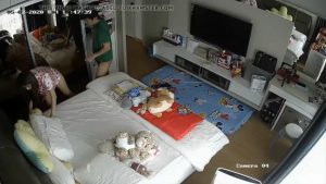 [MP4/ 147M]&nbsp; 2020年新品家庭摄像头被黑偸拍年轻小两口的性福生活美女的身材真好奶子又白又大啪啪自己动的时候特别骚完整版