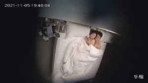 [MP4/737MB]11.5【乐橙酒店摄像头】年轻情侣两小无猜激情热战