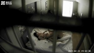 【萤石云】酒店偷拍腿上有纹身的狂野妹子主动口活示爱，被大鸡巴调教【MP4/273MB】