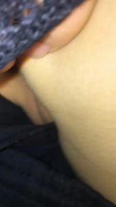 [MP4/ 280M] 变态小弟趁表姐睡着抽插抚摸 还是无毛白虎嫩逼 无视旁边睡着的表姐夫 刺激无比
