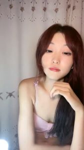 [MP4/ 1.23G] 超高颜值美少女！难得下海全裸秀！苗条贫乳小奶子，揉搓小穴扭腰，无毛紧致逼逼特写