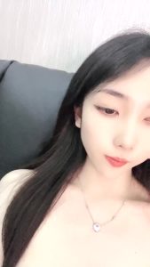 [MP4/ 645M] 貌美如花新人主播一个人在家独自直播特写私处蝴蝶逼粉嫩干净手指不停揉搓阴蒂刺激