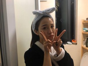 极品身材大奶骚货神似某位一线明星 草起逼来真是骚+极品网红来袭！挑战三指扣穴自慰，肉丝美腿，玻璃棒抽插粉穴，手指插入猛扣水声哗哗