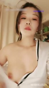 [MP4/ 1.51G]&nbsp;&nbsp;熱戀情侶居家啪啪,妹子肥沃大屁股堪稱壹絕,看著美臀慢慢坐下去,搞不好壹下就射了