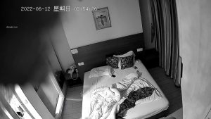 [MP4/ 711M] 新流出360酒店大白床偷拍吃完宵夜和苗条翘臀美乳女友开房内射她屁股里