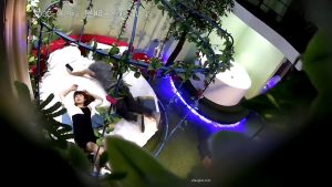 [MP4/ 915M] 新台解密360酒店按摩浴缸~情趣摇床偷拍两对情侣开房短发小伙和女炮友在浴缸里草