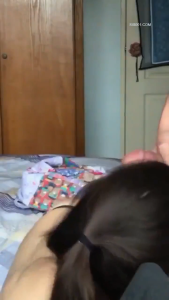 [MP4/ 128M] 乖乖女好学生 如此清纯 老是跑到邻居大哥哥家里要牛奶喝 一滴都不浪费