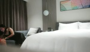 175cm 23岁极品车模 街拍女神的私密兼职 性爱百科书 各种姿势轮番上场 精彩劲爆