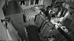 [MP4/ 1.19G]&nbsp; 黑客破解摄像头偷拍服装店老板娘偷情，野男人VS老公的区别