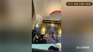 美女同事的饮料里放了催情药 药效上来直接要操B 老公来电话都不接了