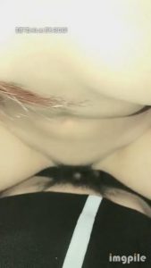 【精品国产】兼职网路主播，打烊后和同事在吧台上啪啪[MP4/85MB][BT种子]