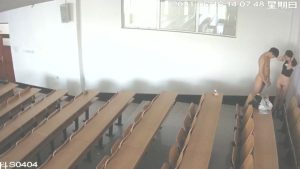 [MP4/1.6G]重磅网爆某大学教室学生情侣偷偷打炮 渣男拔屌走人短裙学妹身材超棒哟