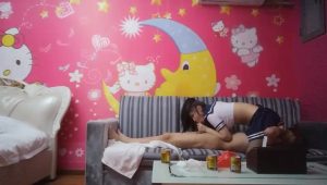 老弟网约性感168CM马尾小骚货 学生制服黑丝套装 69姿势吸屌口活很棒 转战床上美腿肩上扛