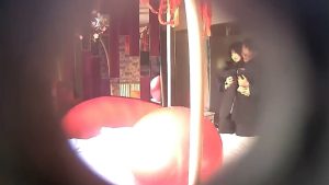 [MP4/ 2.51G]&nbsp; 第一次见这样的专业情趣房巨乳大屁股妹有点小兴奋被饥渴眼镜男扒光就搞嗲嗲的呻吟声听