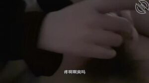 医生亲姐为了做实验帮我打飞机❤️奶气草莓，成了小白鼠连续打20次飞机，实在打不出来了姐姐让我插才射完成博士论文