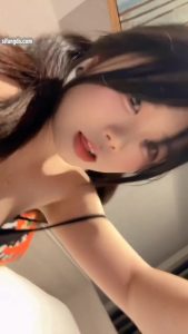 抖音微胖的小網紅女大學生，私下裡給榜一大哥私人定製的福利，被榜一大哥流出