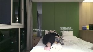 約炮大神，最喜歡嫩嫩的學生妹，把玩清純少女的胴體，酒店裡難忘的一刻，推薦