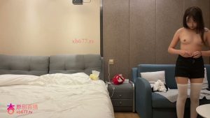 约了个刚满19的妹子，清纯可爱初恋的感觉叫床声音温柔好听，被干得又爽又痛苦，从后面抽插太爽了