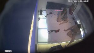 [MP4/637MB]1-13经典酒店偷拍 白丝袜女友被男友用电动棒直插骚逼，然后吊起来操，玩的真过瘾