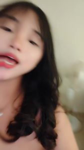 [MP4/ 2.55G] 一日女友，丝袜高跟露脸超级骚的床上尤物，跟狼友互动撩骚听指挥各种展示