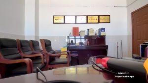 [MP4/ 103M] 网爆门事件监控偷拍名师工作室领导和女下属会议室偷情视频泄漏社交媒体上热了~1