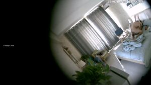 [MP4/1.73G]8-22经典酒店 喜欢后入的情侣，一炮干20多分钟，都累瘫了还继续
