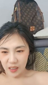 [MP4/ 848M] 很耐草的小少妇在家被小哥疯狂蹂躏，全程露脸口交乳交大鸡巴