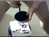 [MP4/ 32M] 女友无聊用小穴写字画画给男友看