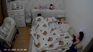 [MP4/ 2.91G] 黑客破解家庭网络摄像头偷拍哺乳期性瘾少妇做爱都不能满足要经常通过自慰来泄欲