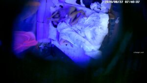 [MP4/632MB]8-27经典酒店偷拍 凌晨开房的情侣，女主主动骑上男友开干，太骚了