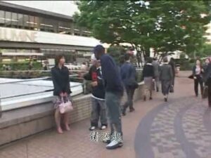 [MP4/ 690M] 黑人猎艳，街头搭讪日本淫贱女孩带走爆操，看着就解恨！(中文字幕)