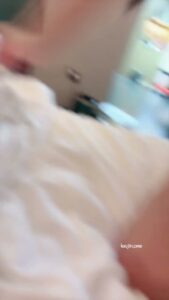 [MP4/ 1.13G] 新人，两个少妇酒店开房，童画，奶子都是又白又大又粉，完美露脸，淫荡4P盛宴