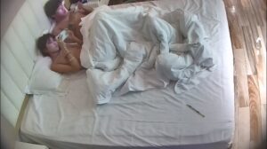 [MP4/2.01G]2026-5-16酒店偷拍 身材苗条的吊带小女友被环腰而抱侧入了两场
