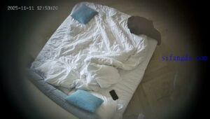 新流出酒店偷拍丰满秀美豪乳美眉换上诱惑睡衣被男友狂操大声喘息完整版