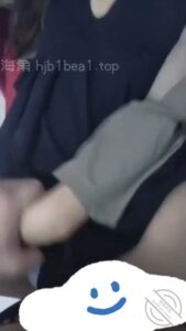 [MP4/ 237M] 原创视频贴 和女儿许久没缠绵 途中她闺蜜突然打电话过来 惊险有刺激
