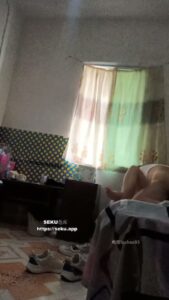 [MP4/ 274M] 外卖小哥扶贫 良家少妇，白嫩御姐，笔挺大长腿，站着输出，美女粗喘呻吟！~1