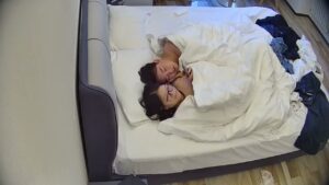 [MP4/ 656M] 民宿酒店&nbsp; 眼镜小情侣 果然胖嘟嘟的女生都是宝藏 肉肉软软的