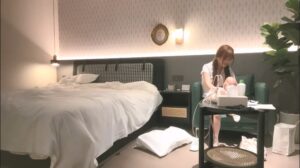[MP4/841MB]长得像村长的新晋直播探花许墨酒店约炮白袜女仆装学生兼职妹