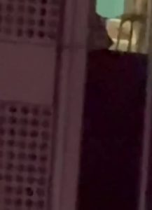 [MP4/ 102M] 日照安泰国际广场大瓜情侣做爱不拉窗帘被上千人围观 事后有吃瓜群众直接敲门提醒 现场视频火爆抖音