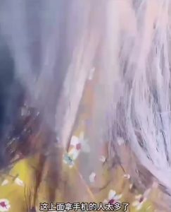 [MP4/ 975M] 姐夫带着极品小姨子海边酒店开房各种姿势猛操她的无毛小嫩B