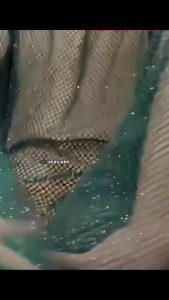 [MP4/ 111M] 抖音网红海胆的越野车私拍泄密 擦边群交视频被疯传