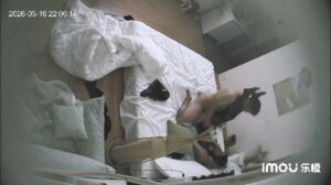 2026-5-19酒店偷拍大屁股女孩被男友扶着女上位操穴
