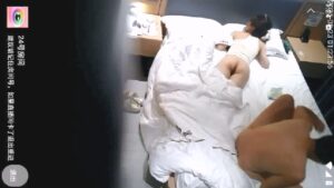 [MP4/574MB]2025-8-23最新酒店偷拍 戴眼镜的苗条学妹喜欢男友暴力狠操内射