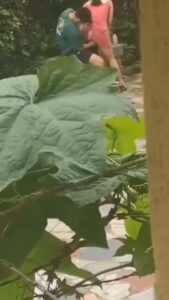 [MP4/ 49M] 吃瓜：夏日炎炎，公园里的干柴烈火，抠抠逼，吞吞屌，操操逼！