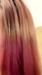 [MP4/ 2.37G] 黑丝露脸女仆装的风骚大婊姐镜头前的诱惑，妩媚销魂淫声荡语互动撩骚，揉奶抠逼道具抽插